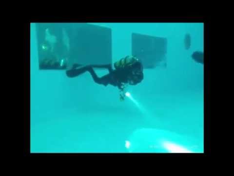 HI MAX X5 1000 Lumen Tiny Diving Light Underwater Test